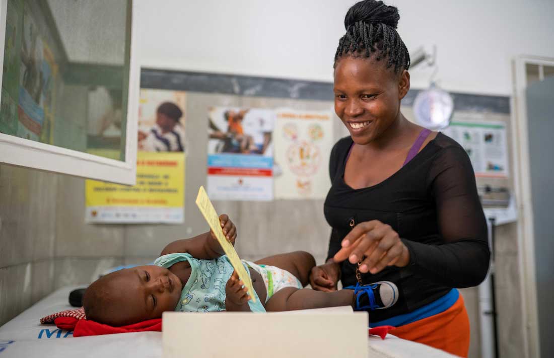 Child holds vaccination card at Centro de Saúde do Alto Maé in Maputo, Mozambique. Credit: Gavi/2020/Svetlomir Slavchev.