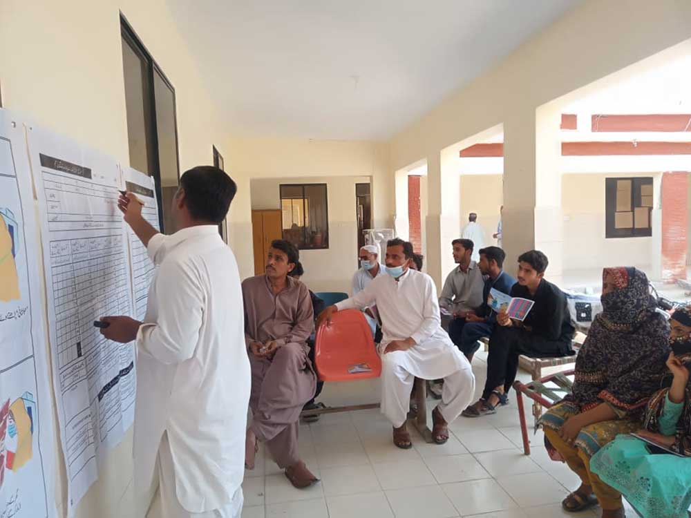 Several mle and female polio workers are getting training at polio vaccination center in Matli. Credit: Saadeqa Khan