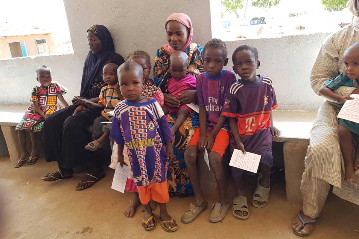 Parents and children waiting during a meningitis A vaccination session in Chad. Credit: Gavi/2018