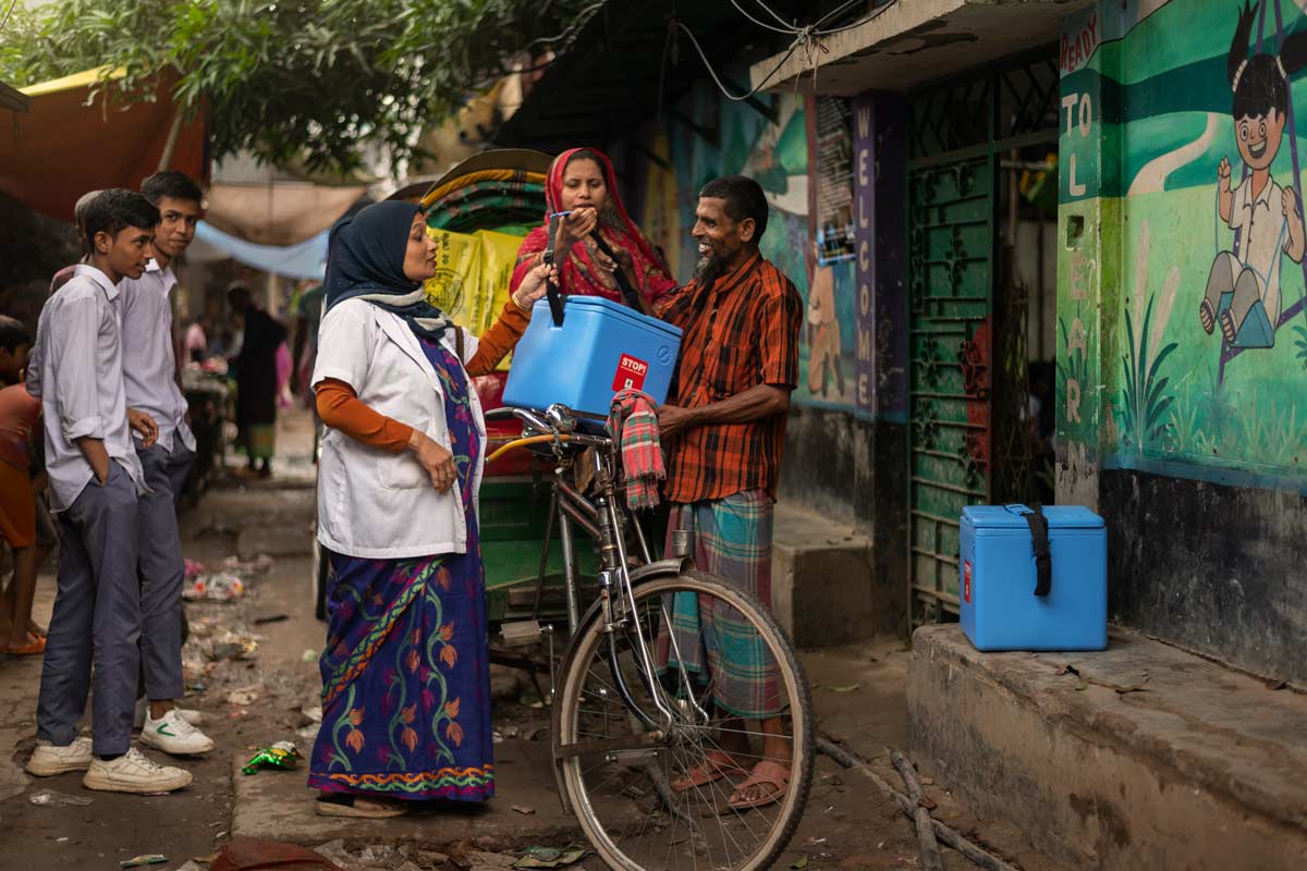 A health worker in Bangladesh transporting vaccines in a cool box. Credit: Gavi/2023/Ashraful Arefin A health worker in Bangladesh transporting vaccines in a cool box. Credit: Gavi/2023/Ashraful Arefin